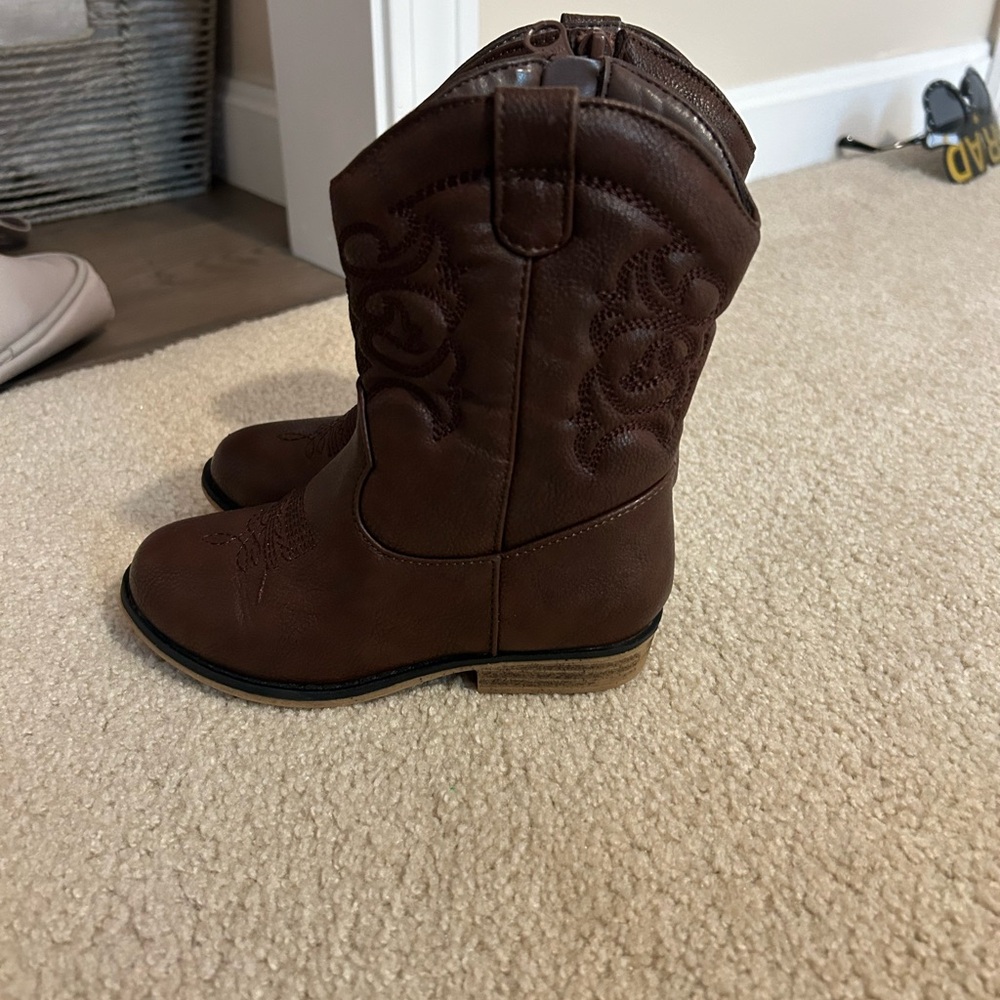 Size 10 cat & jack boots